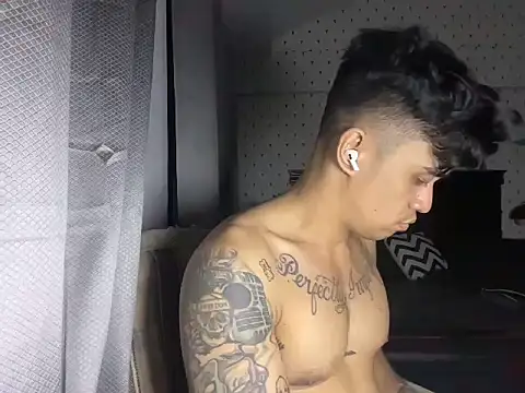 Snapshot of KarlKambing chatting on November 2025 04:23:01 PM KarlKambing online show from November 2025 04:23:01 PM