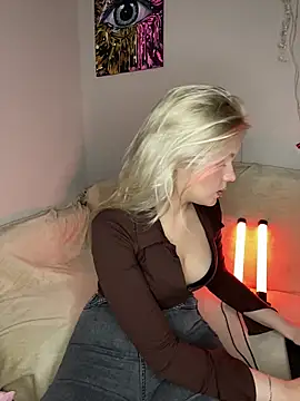 Snapshot of April_Purr chatting on April 2026 12:29:02 PM April Purr online show from April 2026 12:29:02 PM