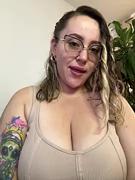 Snapshot of CurvyLust_x chatting on April 2026 01:25:02 PM CurvyLust x online show from April 2026 01:25:02 PM