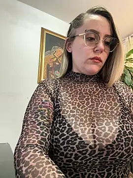 Snapshot of CurvyLust_x chatting on May 2026 02:33:01 PM CurvyLust x online show from May 2026 02:33:01 PM