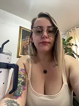 Snapshot of CurvyLust_x chatting on May 2026 02:12:01 PM CurvyLust x online show from May 2026 02:12:01 PM
