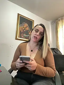 Snapshot of CurvyLust_x chatting on May 2026 03:31:02 PM CurvyLust x online show from May 2026 03:31:02 PM
