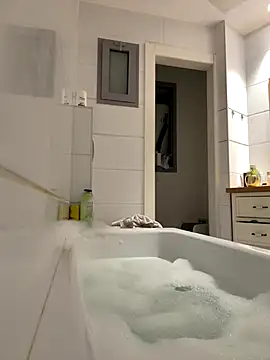 husbandandwifetobe online show from October 2025 07:03:01 PM