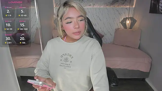 Emilly mell online show from December 2025 12:09:01 PM