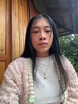 EmLy02 online show from November 2025 11:38:02 PM