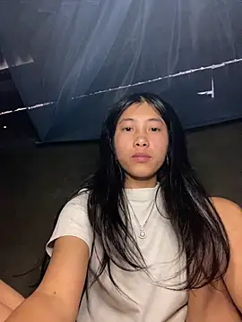 EmLy02 online show from December 2025 01:21:02 AM