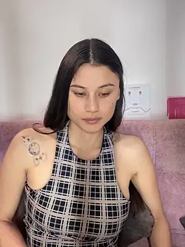 Snapshot of VioletaLorette chatting on October 2025 01:52:02 AM VioletaLorette online show from October 2025 01:52:02 AM