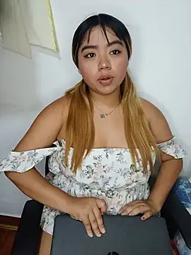 Emily  Hott online show from July 2026 12:39:01 AM