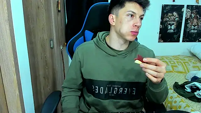 Snapshot of javiersexymann chatting on December 2024 03:22:02 AM javiersexymann online show from December 2024 03:22:02 AM