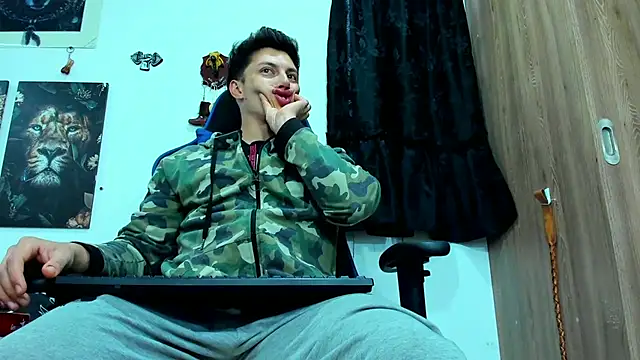 Snapshot of javiersexymann chatting on February 2025 10:18:02 PM javiersexymann online show from February 2025 10:18:02 PM