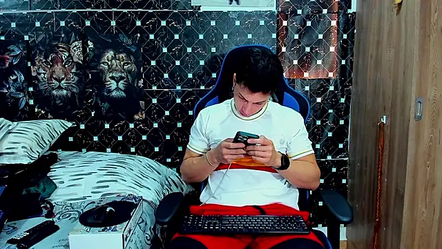 javiersexymann online show from February 2026 06:30:01 PM