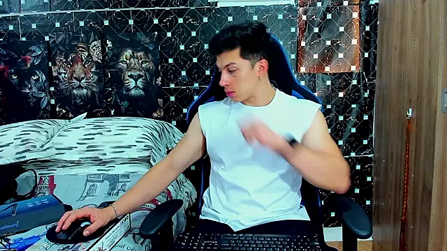 javiersexymann online show from March 2026 06:03:01 PM