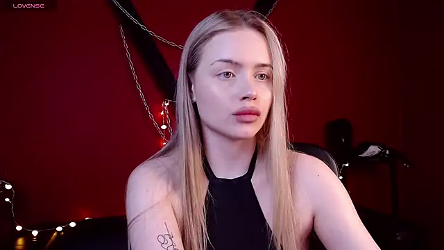 AvroraGoldie online show from December 2025 10:46:02 AM