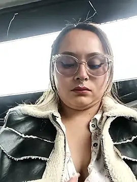 Eiimy pretty online show from December 2025 07:21:02 PM