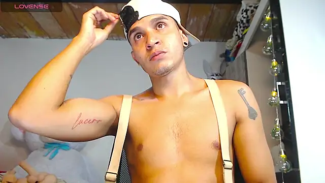 Snapshot of Angel_latinboy chatting on April 2026 01:35:02 PM Angel latinboy online show from April 2026 01:35:02 PM