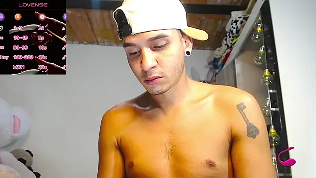 Snapshot of Angel_latinboy chatting on April 2026 01:36:01 PM Angel latinboy online show from April 2026 01:36:01 PM