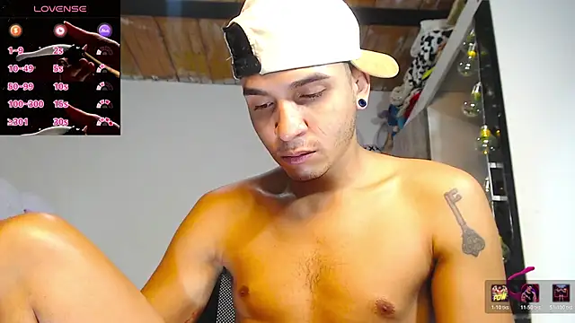 Snapshot of Angel_latinboy chatting on April 2026 01:41:02 PM Angel latinboy online show from April 2026 01:41:02 PM