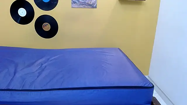 skinnyverus18 online show from April 2026 07:01:02 PM