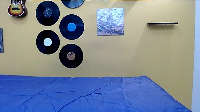 skinnyverus18 online show from April 2026 07:36:02 PM