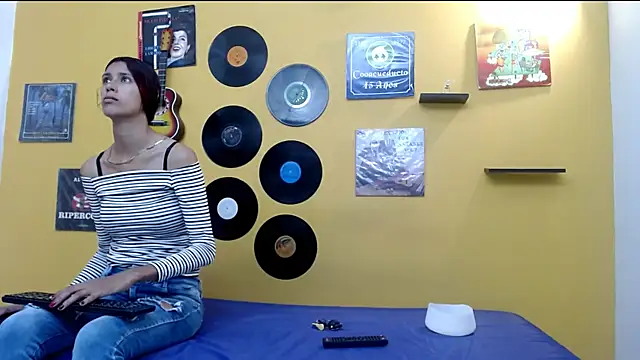 Snapshot of skinnyverus18 chatting on May 2026 05:07:02 PM skinnyverus18 online show from May 2026 05:07:02 PM