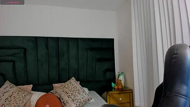 SaraWagner  online show from February 2026 12:04:01 AM