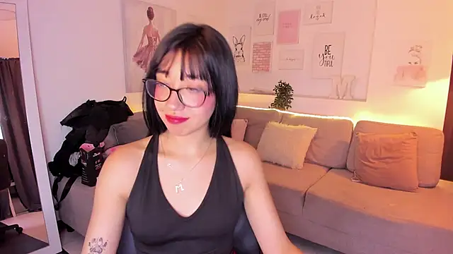 Miacorner  online show from October 2025 09:48:02 PM