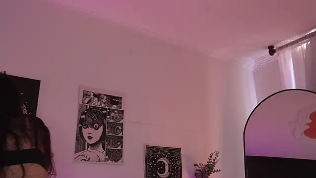 sophieee art online show from October 2025 05:43:01 PM