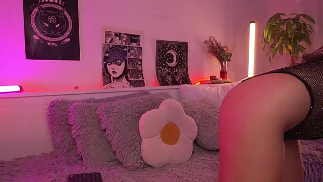 sophieee art online show from February 2026 04:33:02 AM