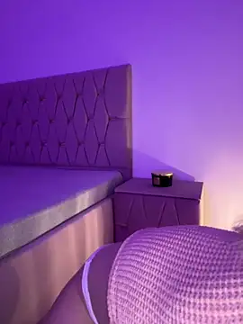 Snapshot of LunaCharm chatting on December 2025 06:36:02 PM LunaCharm online show from December 2025 06:36:02 PM