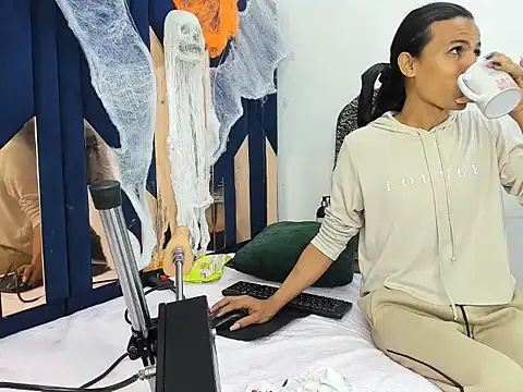 Aisha hotts777 online show from October 2025 04:58:01 AM