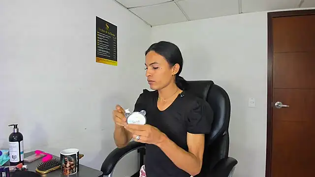 Aisha hotts777 online show from December 2025 04:41:01 AM