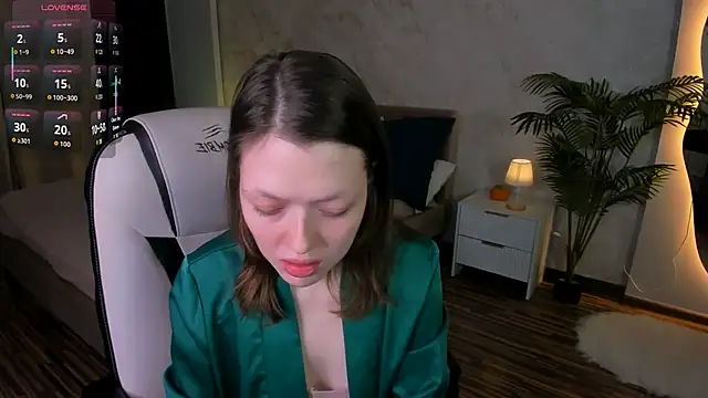 Lunar Lily online show from November 2025 05:40:02 AM