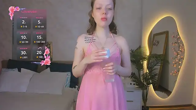 Snapshot of Lunar_Lily chatting on June 2026 05:01:01 AM Lunar Lily online show from June 2026 05:01:01 AM