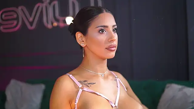 SiennaRuh online show from September 2025 06:35:01 AM