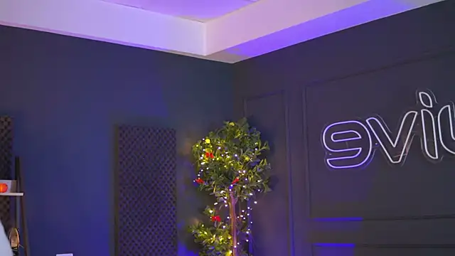 Snapshot of SiennaRuh chatting on January 2026 12:43:02 PM SiennaRuh online show from January 2026 12:43:02 PM