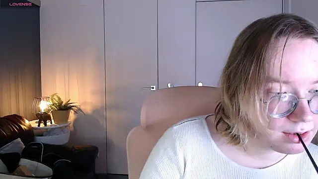 Snapshot of Amanda_Butlerr chatting on May 2026 10:53:02 AM Amanda Butlerr online show from May 2026 10:53:02 AM