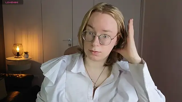 Snapshot of Amanda_Butlerr chatting on June 2026 12:44:02 PM Amanda Butlerr online show from June 2026 12:44:02 PM