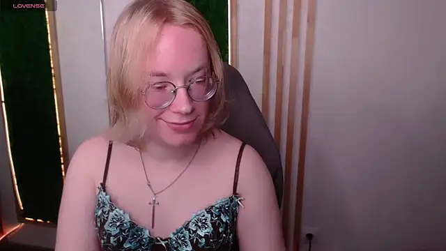 Snapshot of Amanda_Butlerr chatting on June 2026 02:16:01 PM Amanda Butlerr online show from June 2026 02:16:01 PM