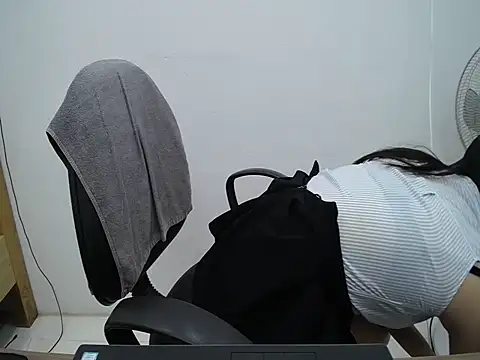  Lady- online show from April 2026 07:53:01 PM