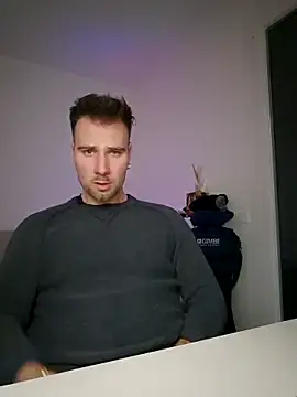 Snapshot of mrlyuis chatting on December 2025 07:43:01 PM mrlyuis online show from December 2025 07:43:01 PM