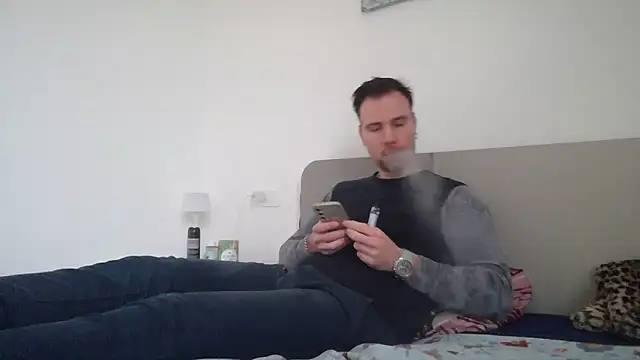 Snapshot of mrlyuis chatting on February 2026 01:37:02 PM mrlyuis online show from February 2026 01:37:02 PM