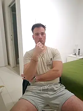 Snapshot of mrlyuis chatting on February 2026 11:03:01 PM mrlyuis online show from February 2026 11:03:01 PM