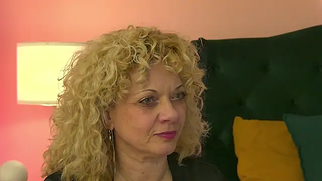 Snapshot of NiaMalkova chatting on November 2025 06:29:01 PM NiaMalkova online show from November 2025 06:29:01 PM