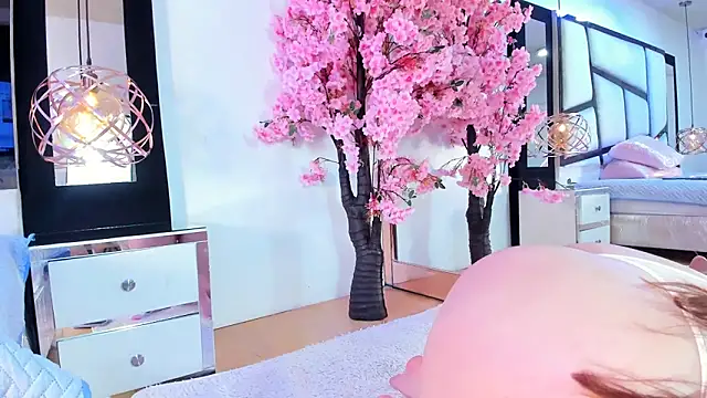 Snapshot of TessaCooper1 chatting on November 2025 09:14:02 PM TessaCooper1 online show from November 2025 09:14:02 PM