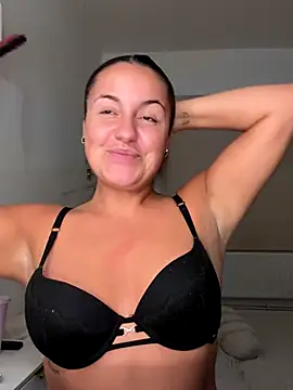 Snapshot of AlyssaAngell chatting on November 2025 08:21:02 PM AlyssaAngell online show from November 2025 08:21:02 PM