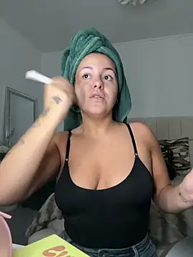 Snapshot of AlyssaAngell chatting on November 2025 09:42:02 AM AlyssaAngell online show from November 2025 09:42:02 AM