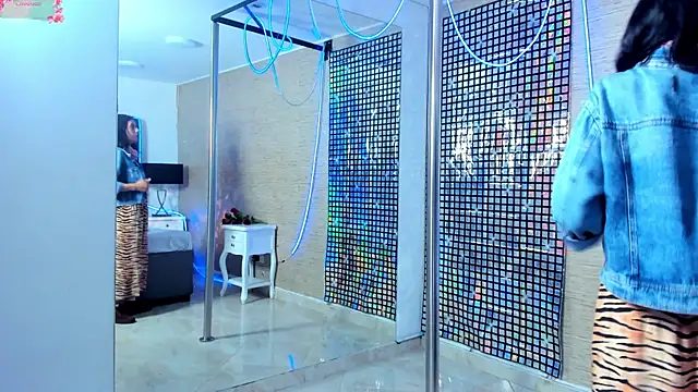 Snapshot of MiaAmore_ chatting on November 2025 02:19:01 PM MiaAmore  online show from November 2025 02:19:01 PM