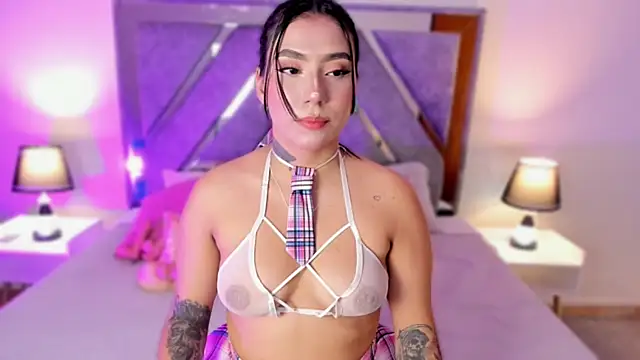 Snapshot of emy_williams chatting on July 2026 06:57:01 PM emy williams online show from July 2026 06:57:01 PM