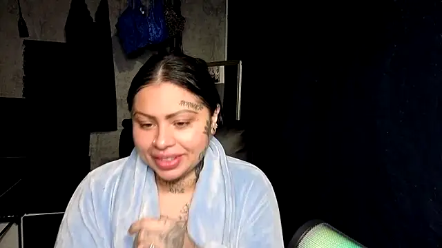 chicanachic13 online show from November 2025 02:44:02 AM