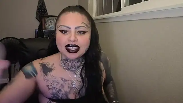 Snapshot of chicanachic13 chatting on April 2026 04:05:02 AM chicanachic13 online show from April 2026 04:05:02 AM